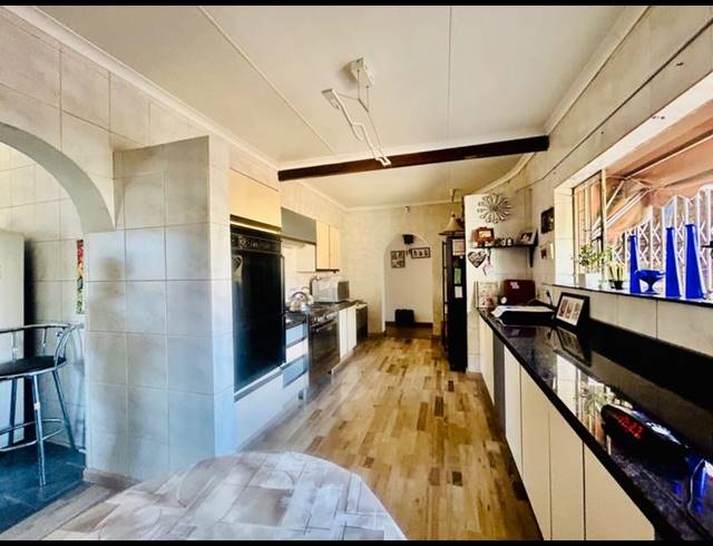 3 BEDROOM HOUSE FOR SALE IN VANDERBIJLPARK SE 2